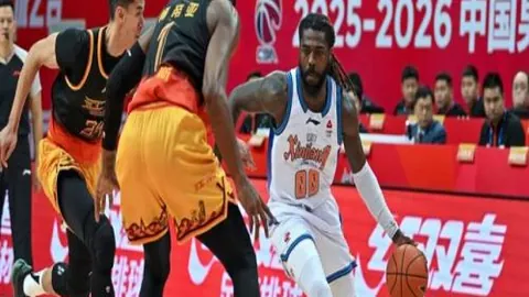 利物浦对决森林：萨拉赫领衔首发，专家解析质合分析及前区十码