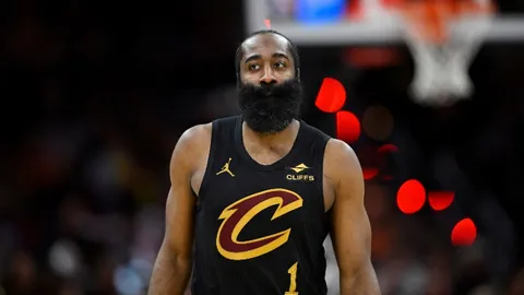 印尼开场速获点球，迪克斯射门击中门柱，澳大利亚面临强压！